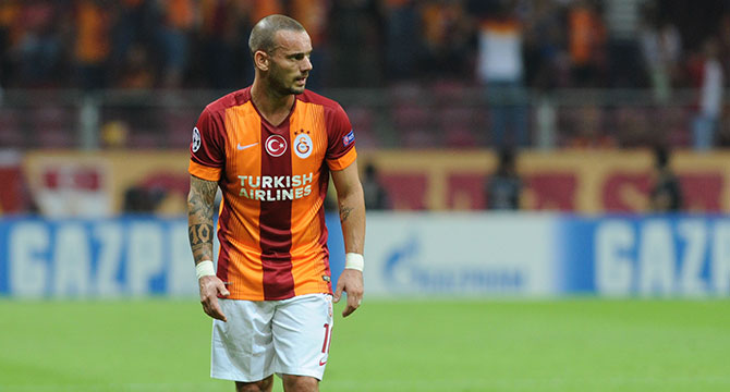 Galatasaray pide 2,5 millones de dólares a Sneijder por &#039;exceso&#039; de amarillas