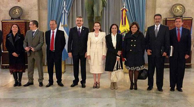 Ministros de Defensa de Argentina y Ecuador se reúnen en Buenos Aires