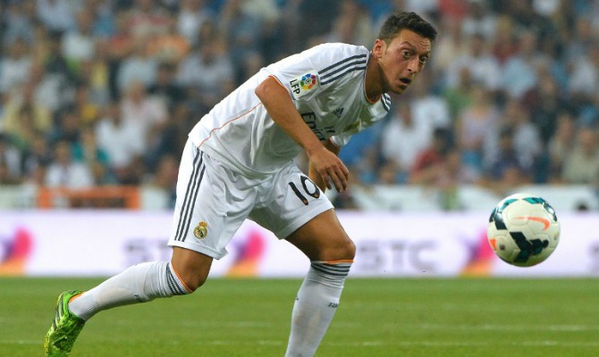 Real Madrid puso una cláusula anticlubes españoles a Özil