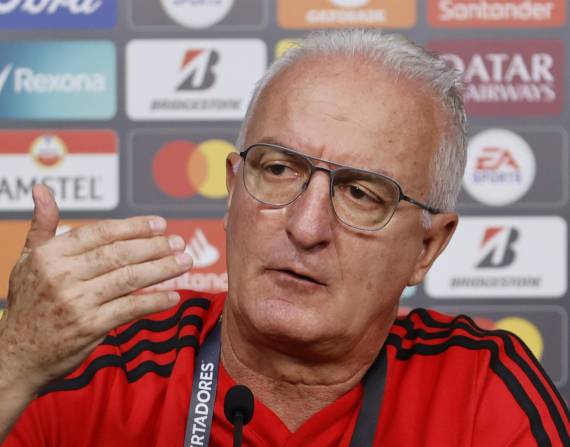 Dorival Júnior, DT de Flamengo, en rueda de prensa.