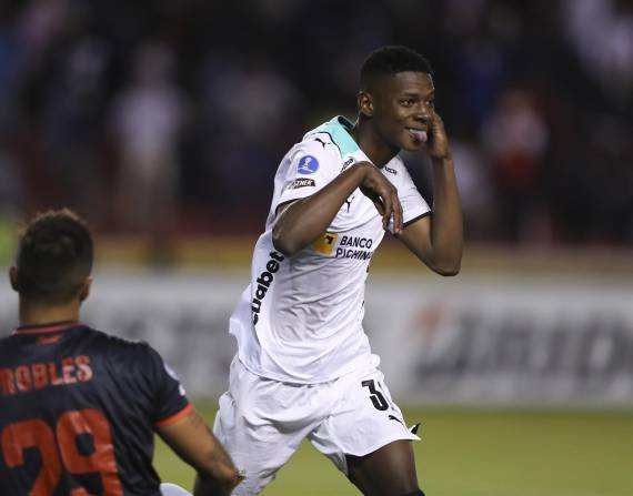 El extremo de LDU convirtió un gol y una asistencia en el partido contra Antofagasta (4-0)