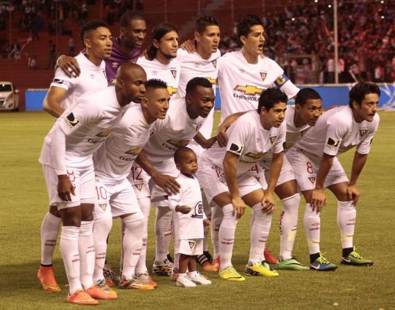Liga brilló en su presentación oficial de 2015 y goleó 4-1 al Sporting Cristal de Perú.