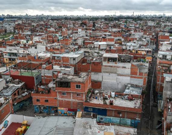 BUENOS AIRES (ARGENTINA), 30/09/2021.- Vista general de un barrio pobre, el 27 de septiembre de 2021, en una Villa de la Ciudad de Buenos Aires (Argentina).