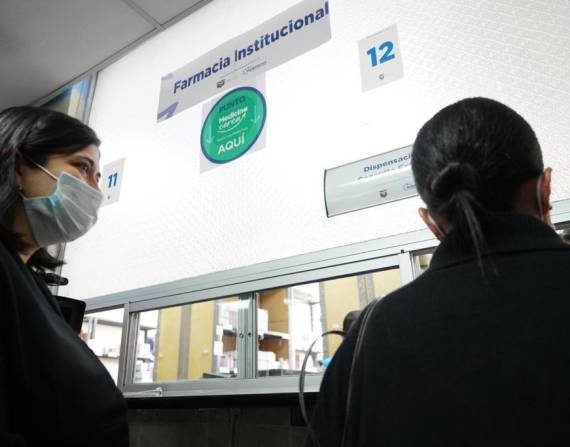 Quito: medicinas recetadas en dos hospitales públicos ya se entregan en farmacias privadas