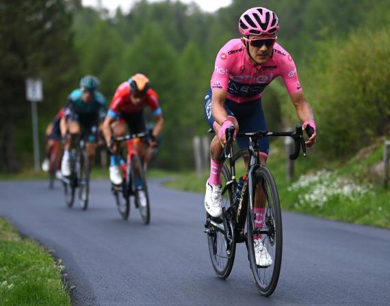 Tres bicicletas ha usado Richard Carapaz en el Giro de Italia