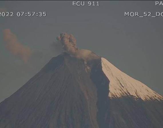 El volcán Sangay mantiene una actividad alta.
