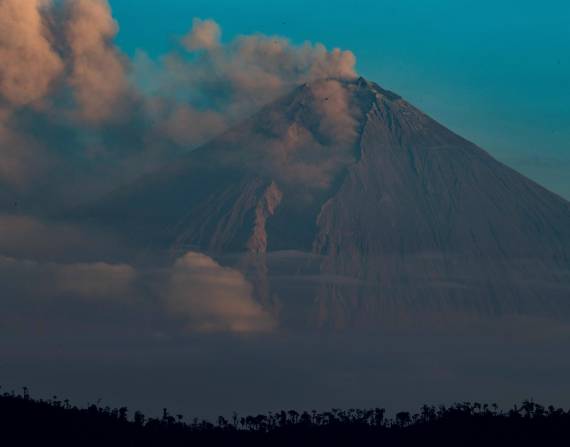 Vista del volcán Sangay, en la provincia de Morona Santiago, en una fotografía de archivo.