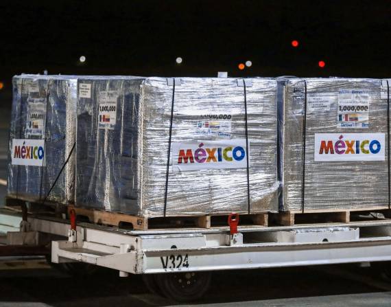 Ecuador recibe un millón de vacunas contra el COVID-19 donadas por México