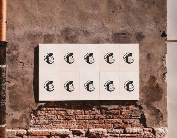 Auto es quemado en plena avenida de Sauces 5, norte de Guayaquil