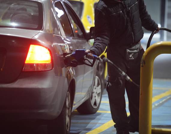 Las gasolineras registran nuevos precios de combustibles premium cada mes en Ecuador.