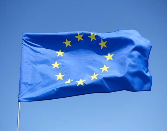 Bandera de la Unión Europea en Frankfurt, Alemania.