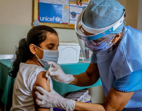 El presidente Guillermo Lasso confirmaba la donación de 2,5 millones de dosis de China para la vacunación de niños de ese rango de edad.
