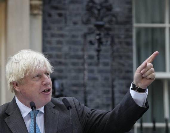 El primer ministro saliente de Gran Bretaña Boris Johnson en frente de Downing Street en Londres el 6 de septiembre del 2022.