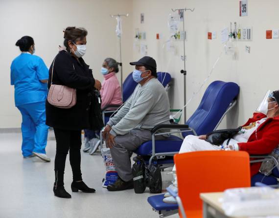 Vista de la unidad de emergencia con pacientes covid-19 del hospital Iess del Sur en Quito (Ecuador), en una fotografía de archivo. EFE/José Jácome