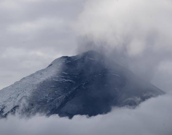Fotografía de archivo del volcán Cotopaxi, en los cantones Quito y Mejía, en Pichincha.