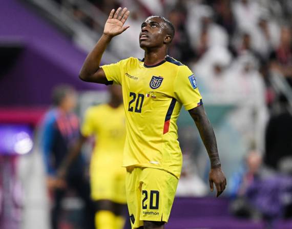 Jhegson Mendez de Ecuador durante el partido ante Qatar, correspondiente al Grupo A de la Copa del Mundo 2022.