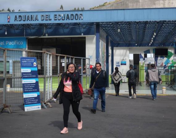 Imagen de archivo del exterior de la aduana de Ecuador, en el Puente Internacional de Rumichaca, frontera entre Colombia y Ecuador. Foto: EFE