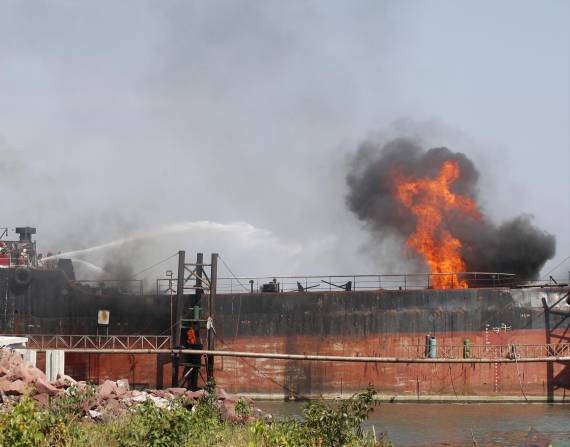 Lugar de la explosión en la provincia de Samut Songkhram, en el oeste de Tailandia. EFE/EPA/RUNGROJ YONGRIT