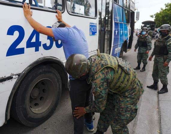 Las fuerzas Armadas intervinieron el sector de la Isla Trinitaria durante un operativo antidelincuencial. API/Archivo