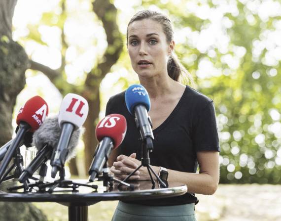 La primera ministra de Finlandia, Sanna Marin, ofreció una rueda de prensa el 19 de agosto tras la filtración en las redes sociales de un vídeo de ella bailando en una fiesta