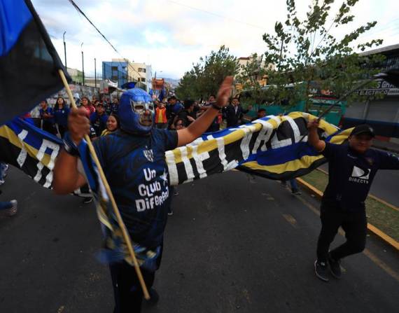 La hinchada de IDV celebró en casa el título de Copa Sudamericana.