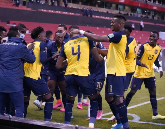 Los jugadores de la 'tricolor' festejando un gol durante compromiso de eliminatorias.