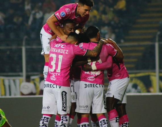 Jugadores de Independiente del Valle, celebrando uno de sus goles.