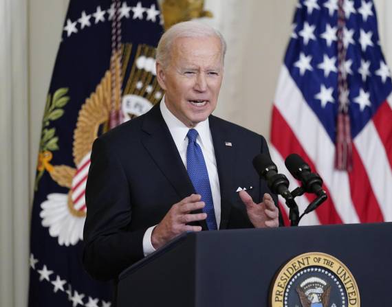 El presidente Joe Biden habla durante un evento en la Casa Blanca el martes 5 de abril de 2022, en Washington, D.C.