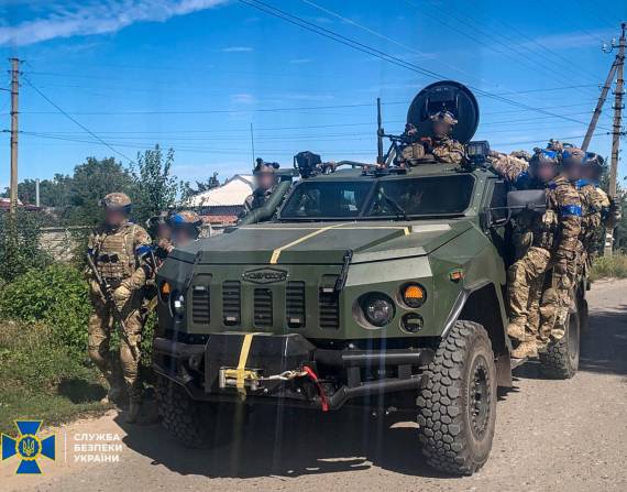 Vehículo blindado de las Fuerzas Armadas de UcraniaSBU UCRANIA10/9/2022