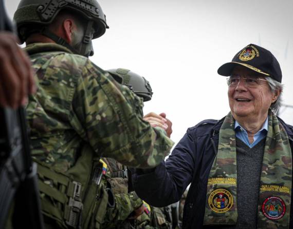 El Primer Mandatario saludó a los soldados de la Brigada de Infantería número 31 Andes del Ejército.