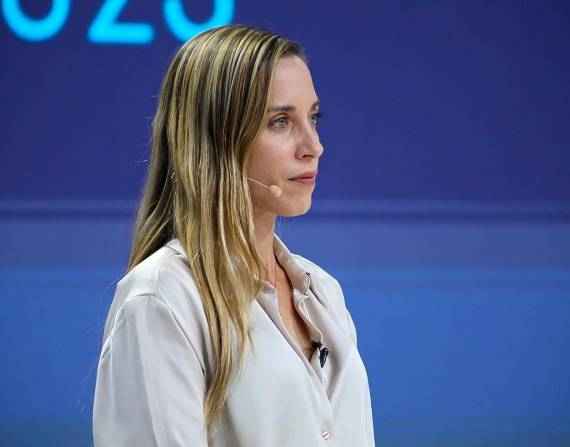 Foto de Andrea González Nader, excandidata presidencial, en el debate electoral organizado por el CNE en enero de 2025.