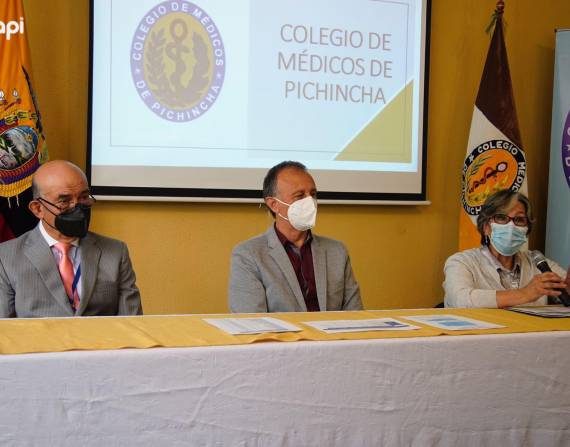 Gonzalo Lascano , Carlos Cárdenas, presidente del Colegio de Médicos de Pichincha y Greta Muñoz hablan sobre la situación del país en relación a la pandemia COVID-19.