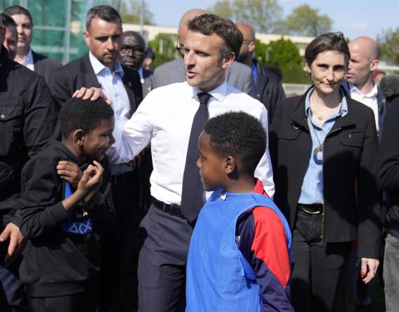 De tendencia liberal, Macron mostró una postura más centrista que su rival Marine Le Pen