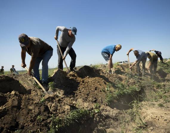 Las autoridades de Ucrania exhumaron más de 600 cuerpos de civiles muertos en la región de Jarkov.