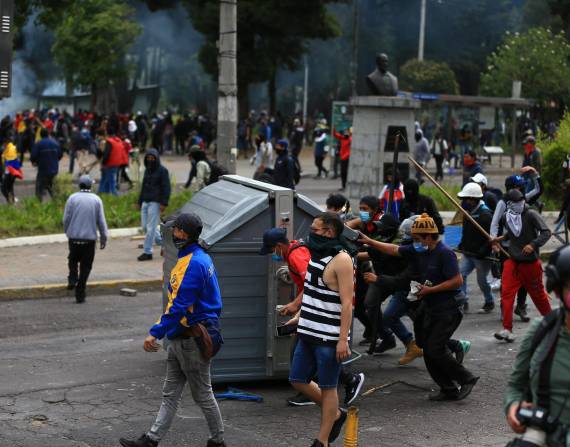 El centro de Quito fue escenario de nuevos disturbios debido a enfrentamientos entre manifestantes y policías.