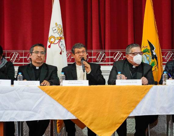 Diálogo entre la Confederación de Nacionalidades Indígenas del Ecuador (Conaie) y otras organizaciones con el Gobierno Nacional. API