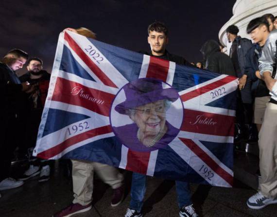 De dónde viene el amor de los británicos por la monarquía en Reino Unido (y qué dicen sus críticos)