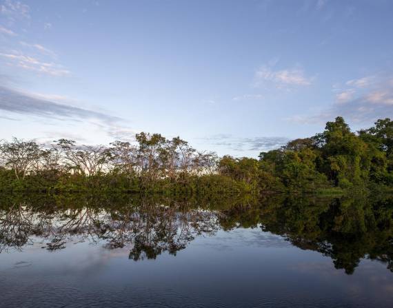 Laguna Grande de Cuyabeno, en el Parque Nacional Yasuní, donde se asientan las comunidades.