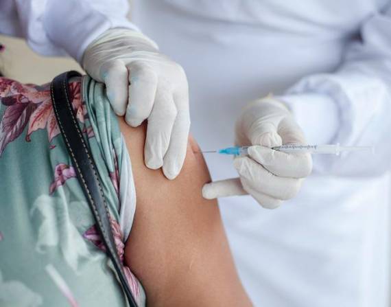 La vacunación es considerada la mejor herramienta para vencer la pandemia.