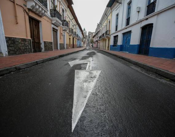 Calle vacía durante el confinamiento en Quito.