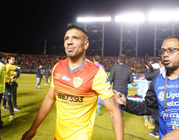 Víctor Figueroa, volante ofensivo argentino de 39 años, busca seguir su carrera en Ecuador.
