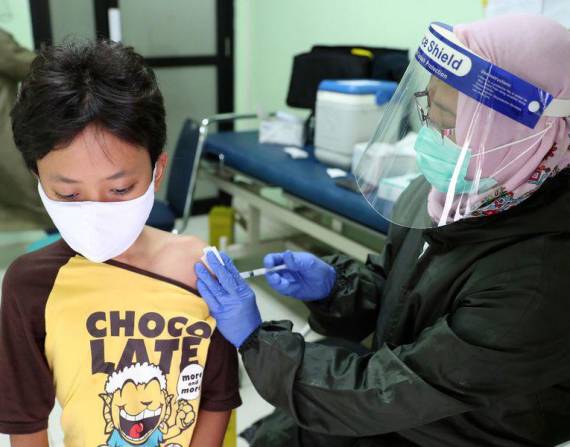 Los niños también están considerados para ser vacunados en Ecuador, y no solo desde los 12 años.