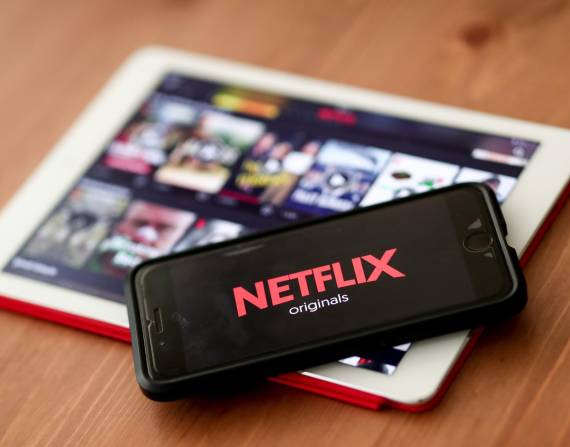 Vista del logo de Netflix en un teléfono móvil, en una fotografía de archivo.