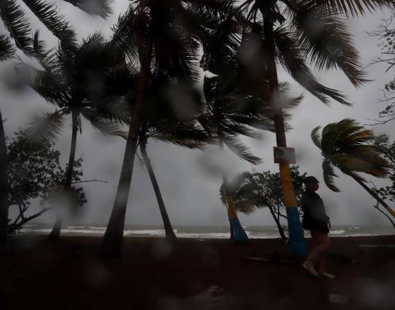 Vista de los vientos provocados por el paso de un huracán por Puerto Rico, en una fotografía de archivo.