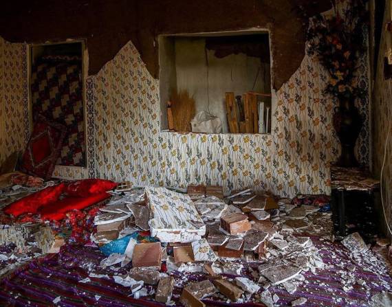 El interior de una vivienda tras el terremoto ocurrido en Irán.
