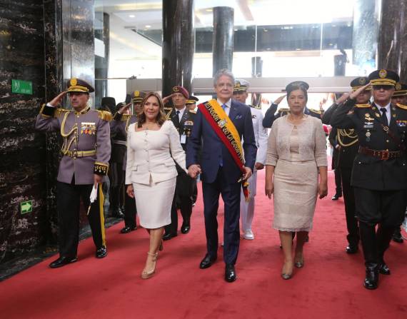 El presidente Guillermo Lasso junto a la expresidenta de la Asamblea Guadalupe Llori.