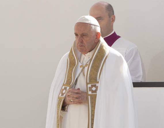El Sumo Pontífice lamentó que se está viviendo una guerra mundial y pidió a todos que la detengan.
