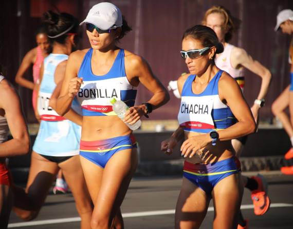 Paola Bonilla y Rosa Chacha en competencia.
