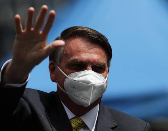 Bolsonaro pide a Pfizer anticipar entrega de vacunas contra el coronavirus