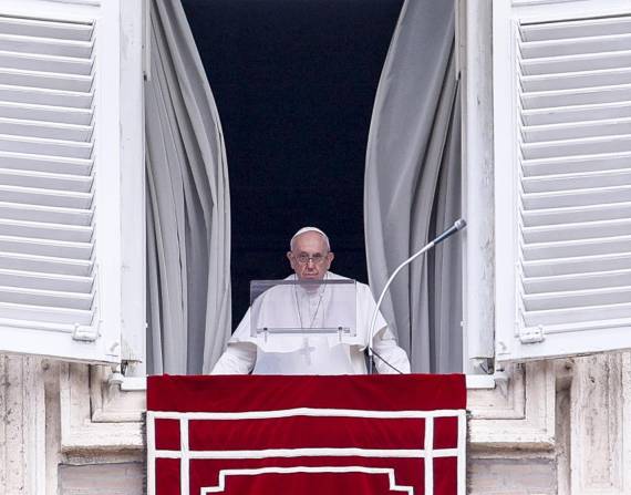 El papa Francisco en el rezo del Regina Coeli este domingo en el Vaticano.